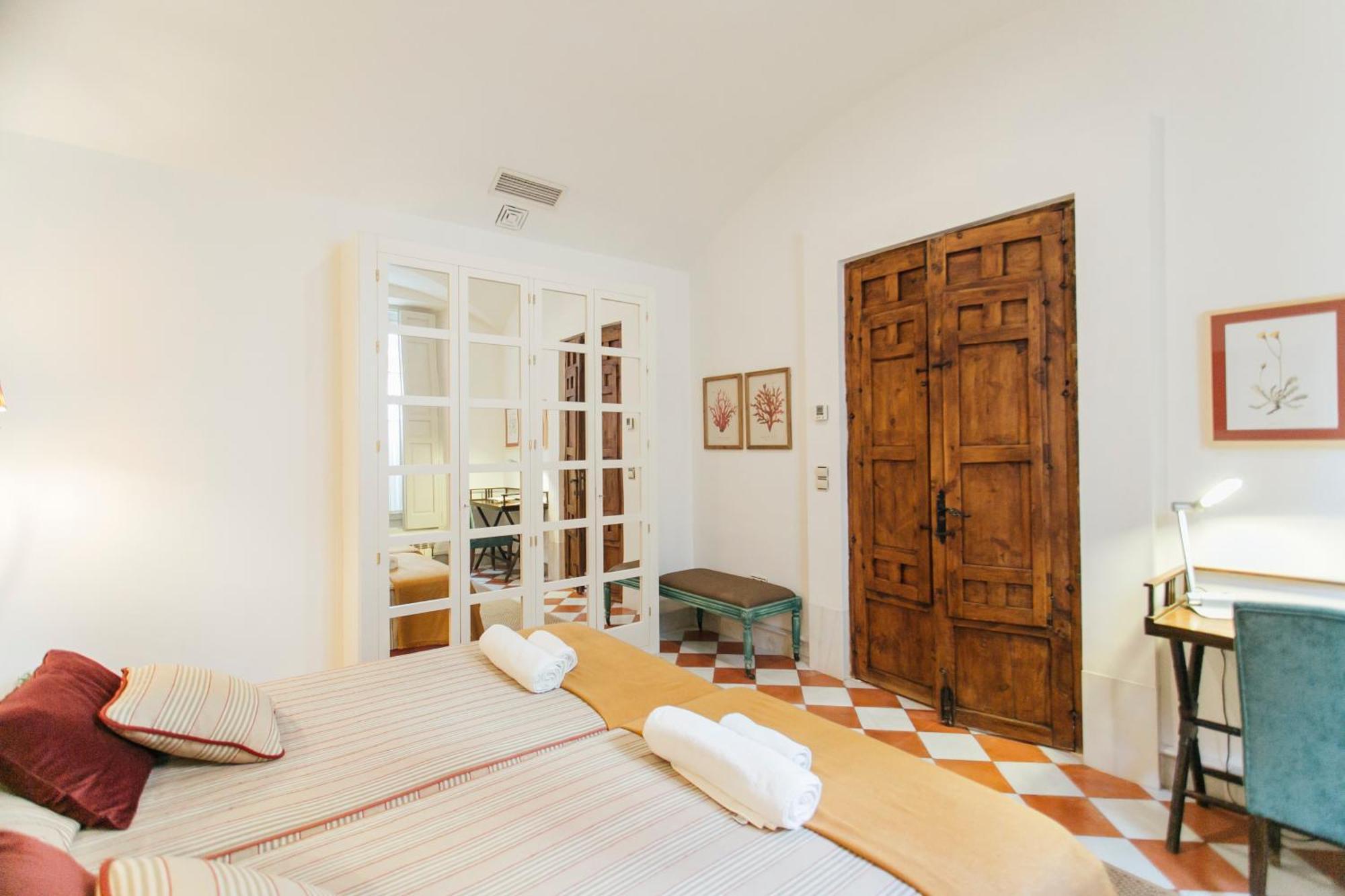 Casa Patio Del Siglo Xix * Sevilla